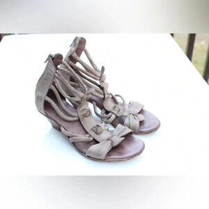 Gidigio sandals